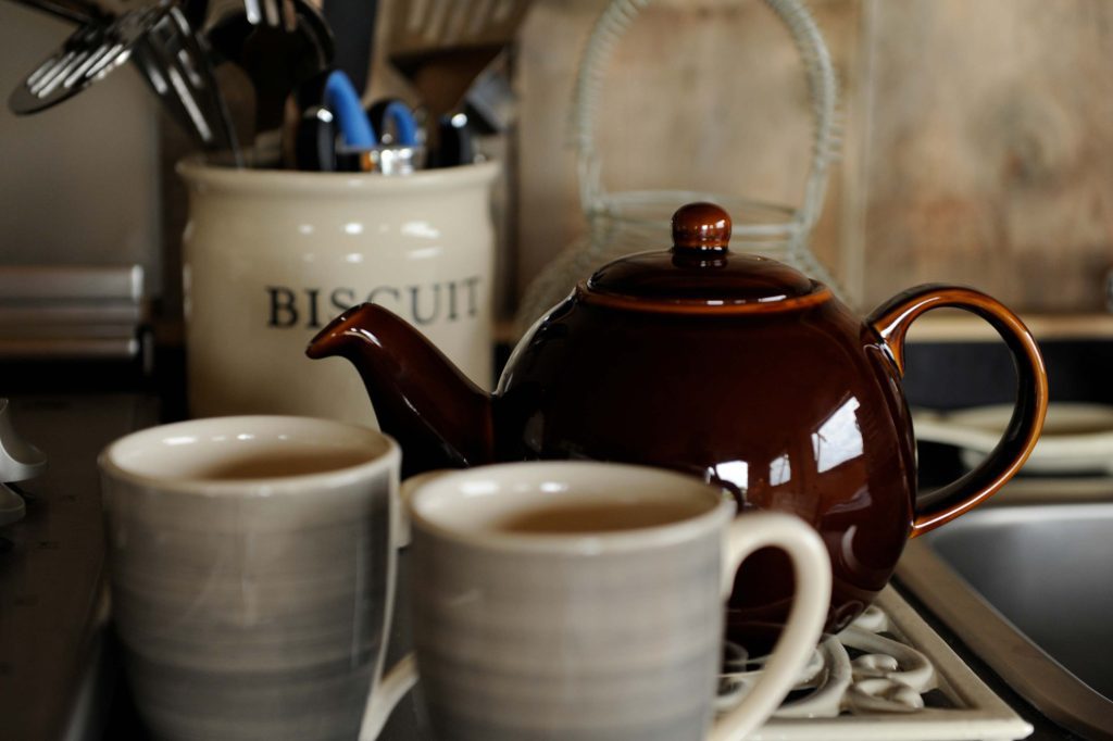 A Teapot and mugs on the kitchen side in one of Loose Reins' lodges